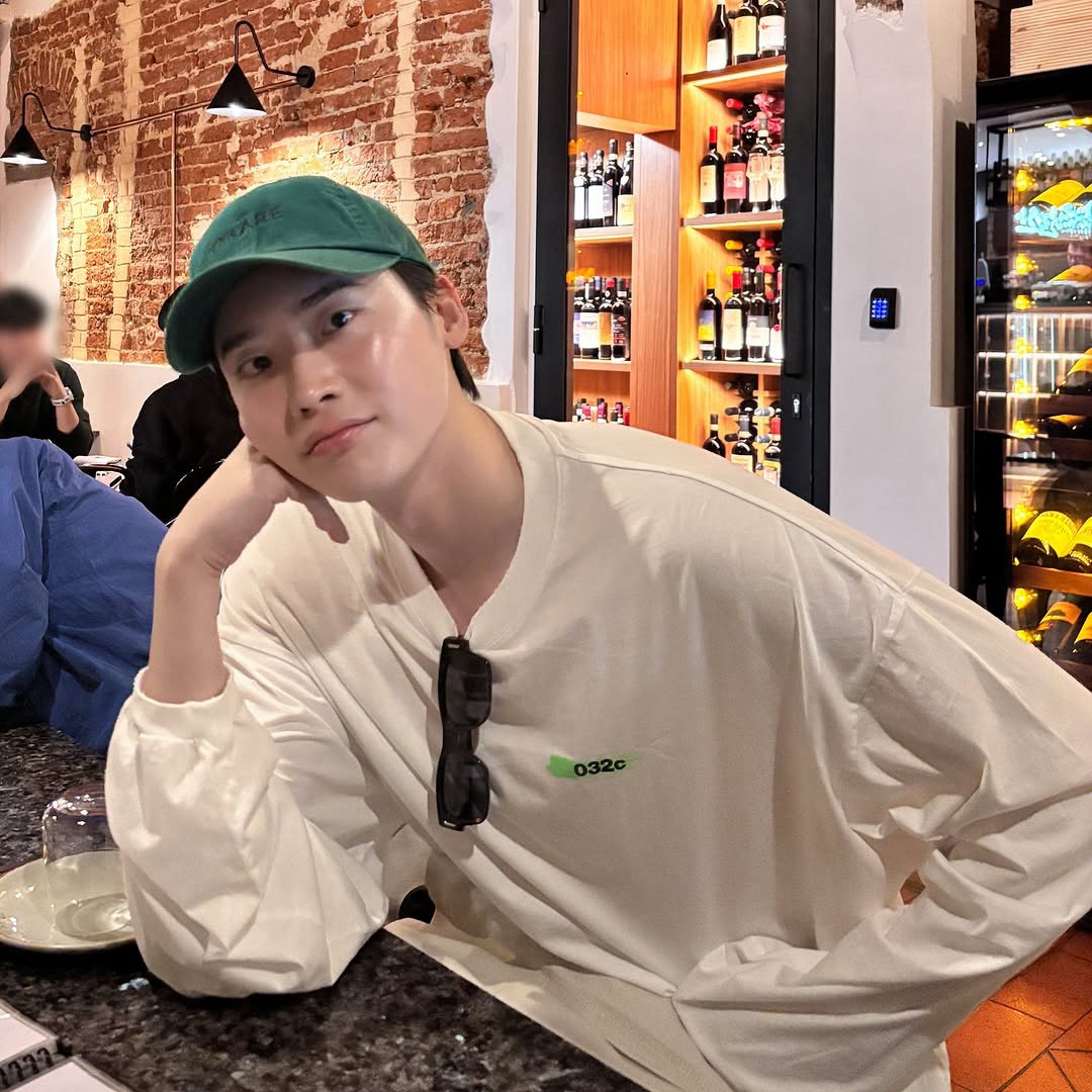 A moment captured by a fan of Lee Jongsuk