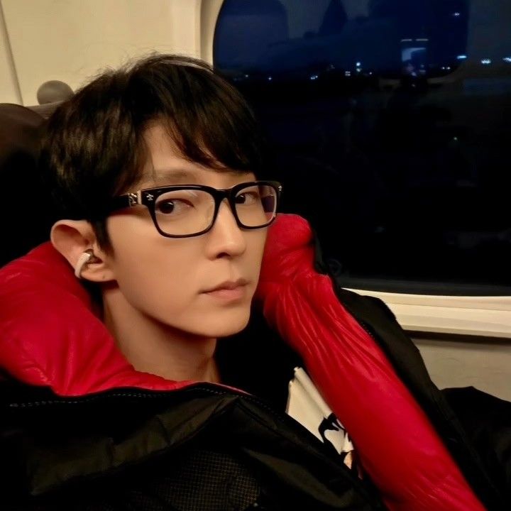 Behind-the-scenes cut of Lee Joongi