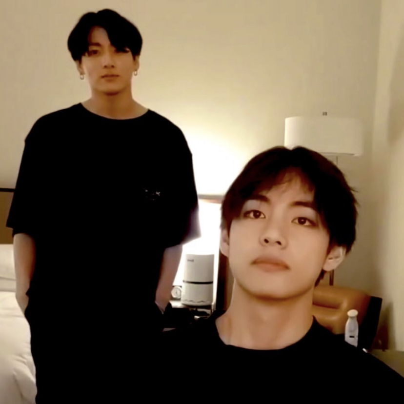 Latest photo of Kim Taehyung (V)