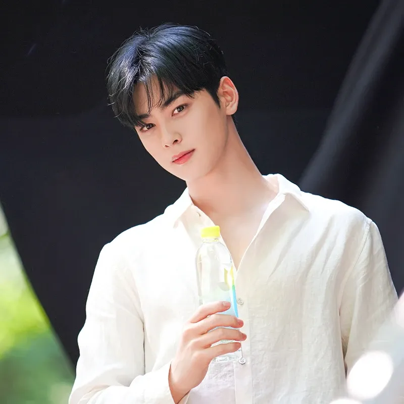 Recent activity shot of Cha Eunwoo