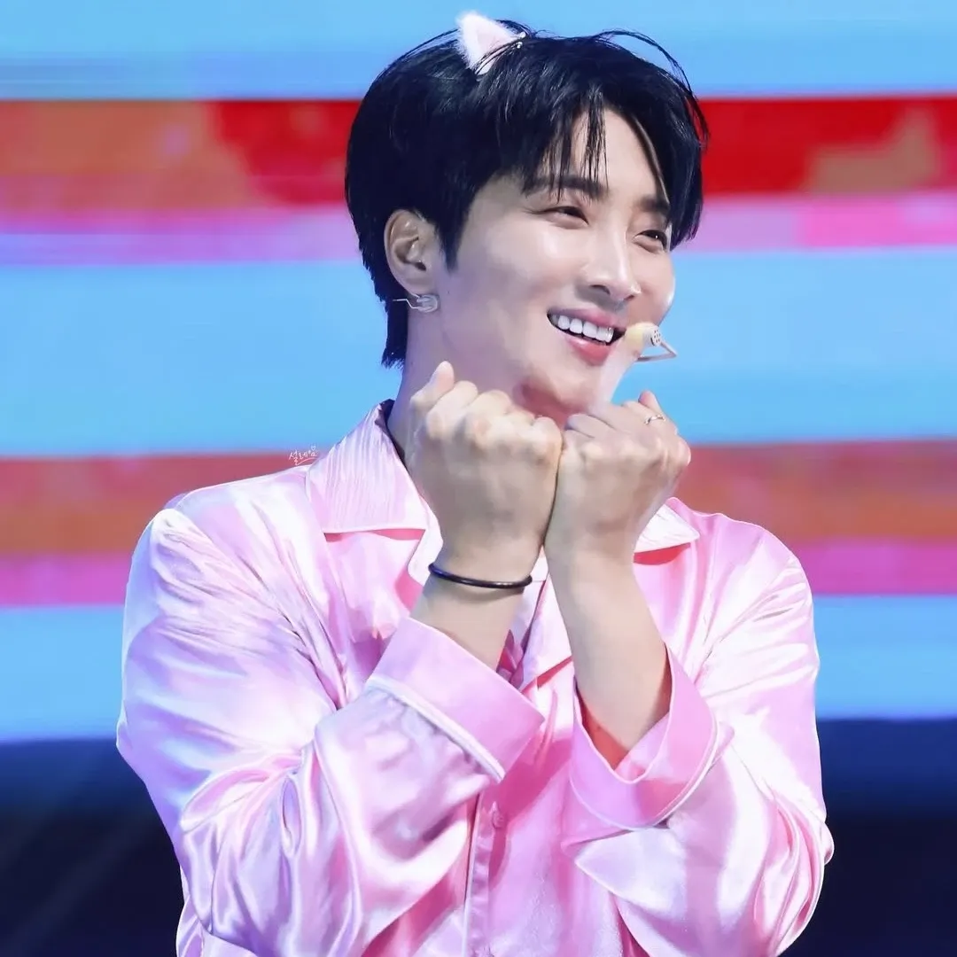 A moment captured by a fan of Hwang Yunsung