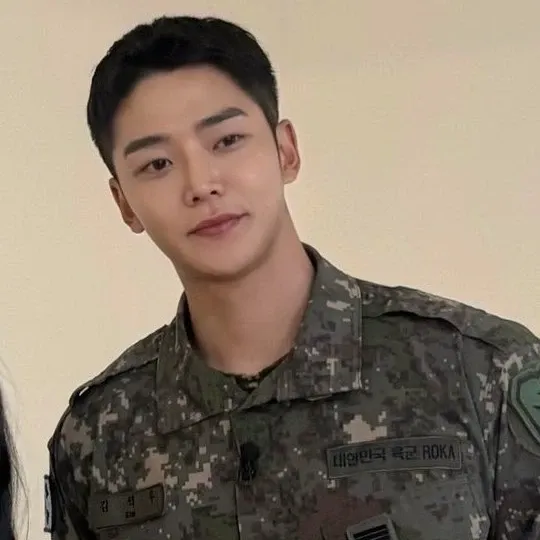 Foto kegiatan terbaru dari Rowoon