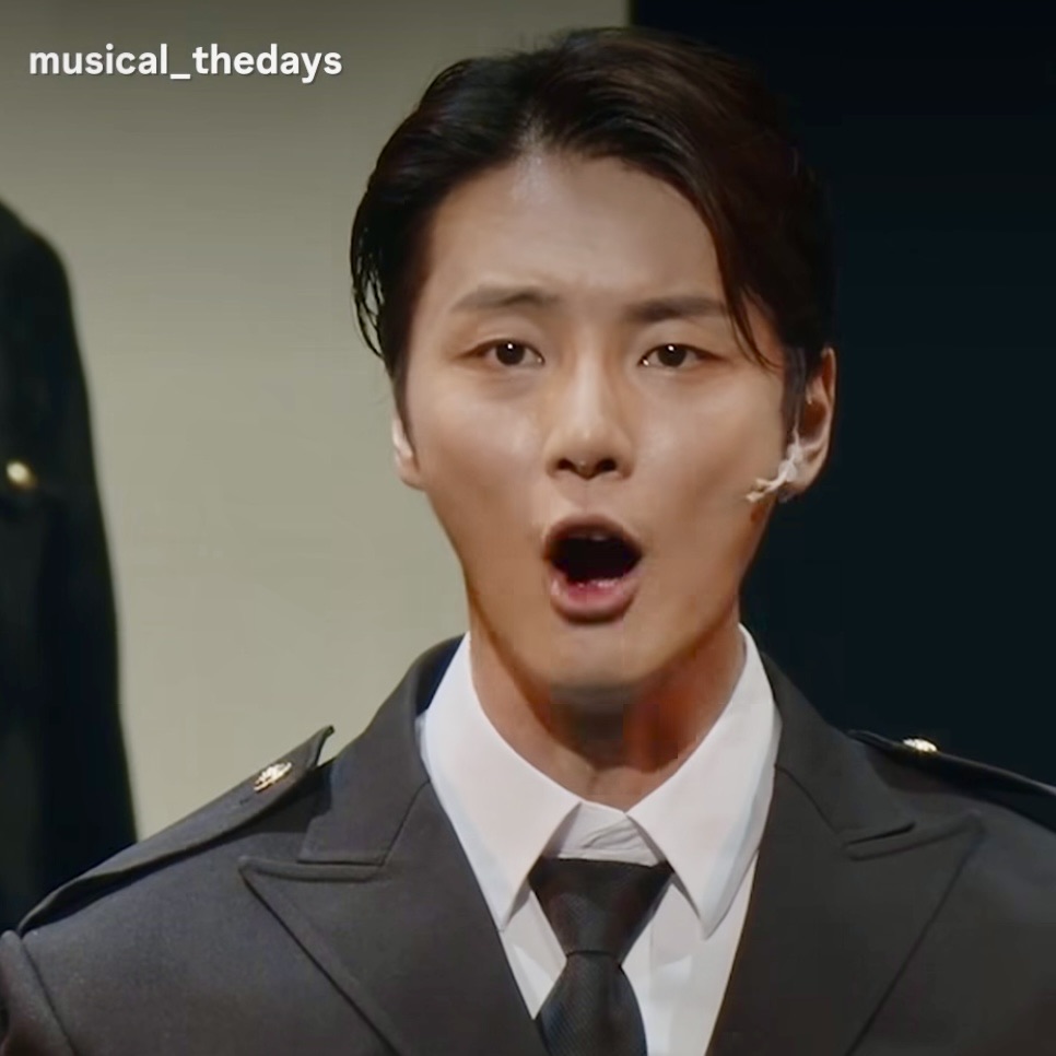 A moment captured by a fan of Yoon Shiyoon