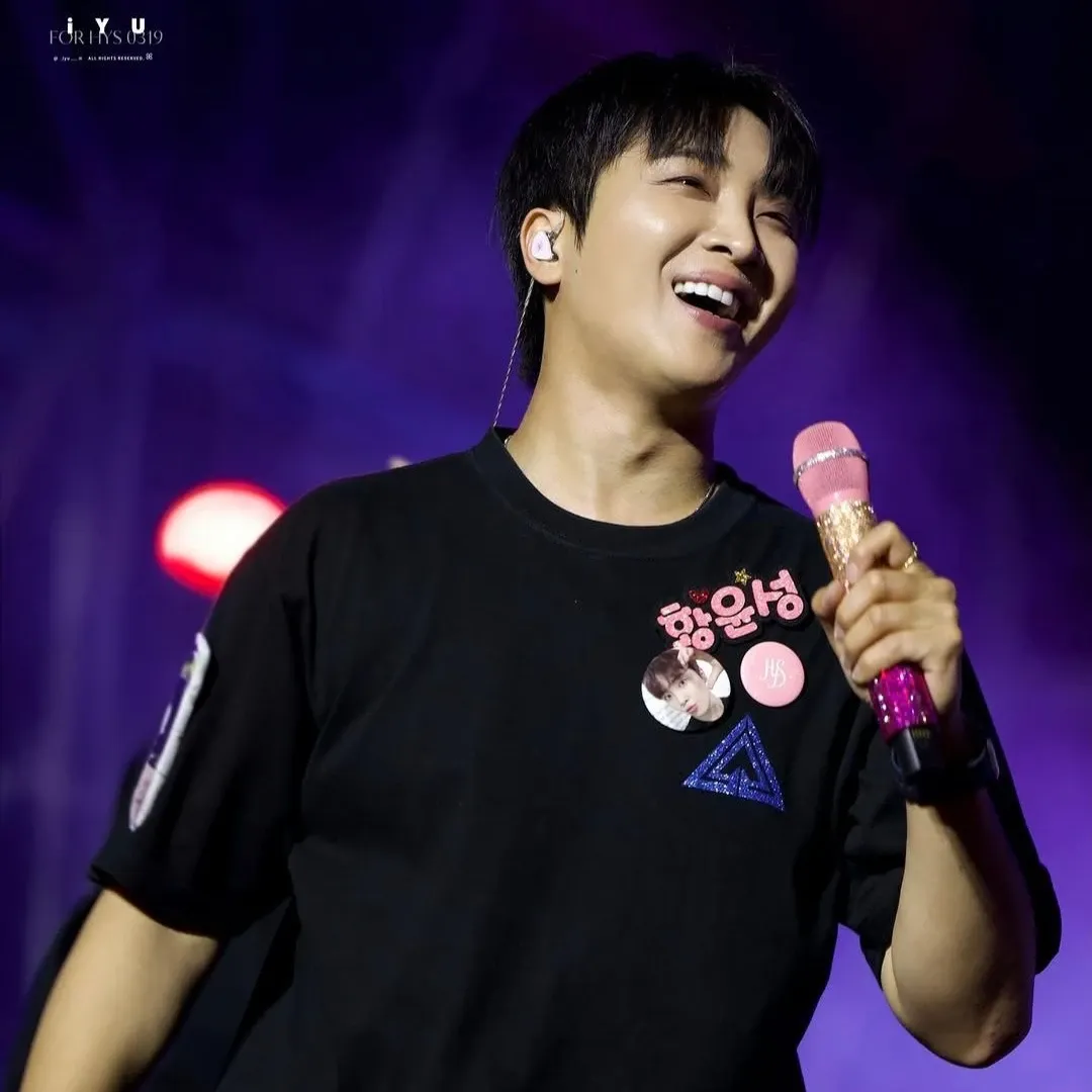 A moment captured by a fan of Hwang Yunsung