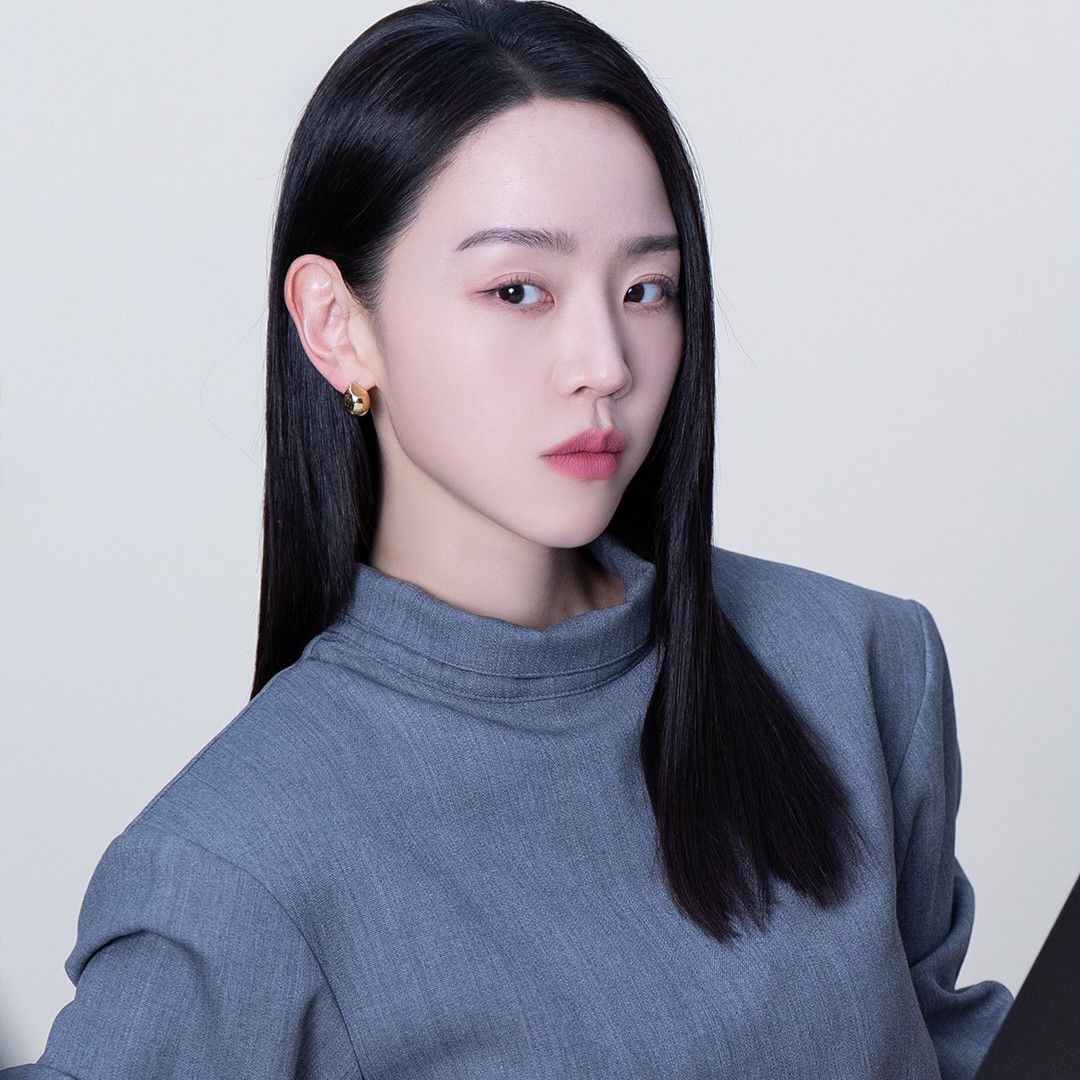 Behind-the-scenes cut of Shin Haesun