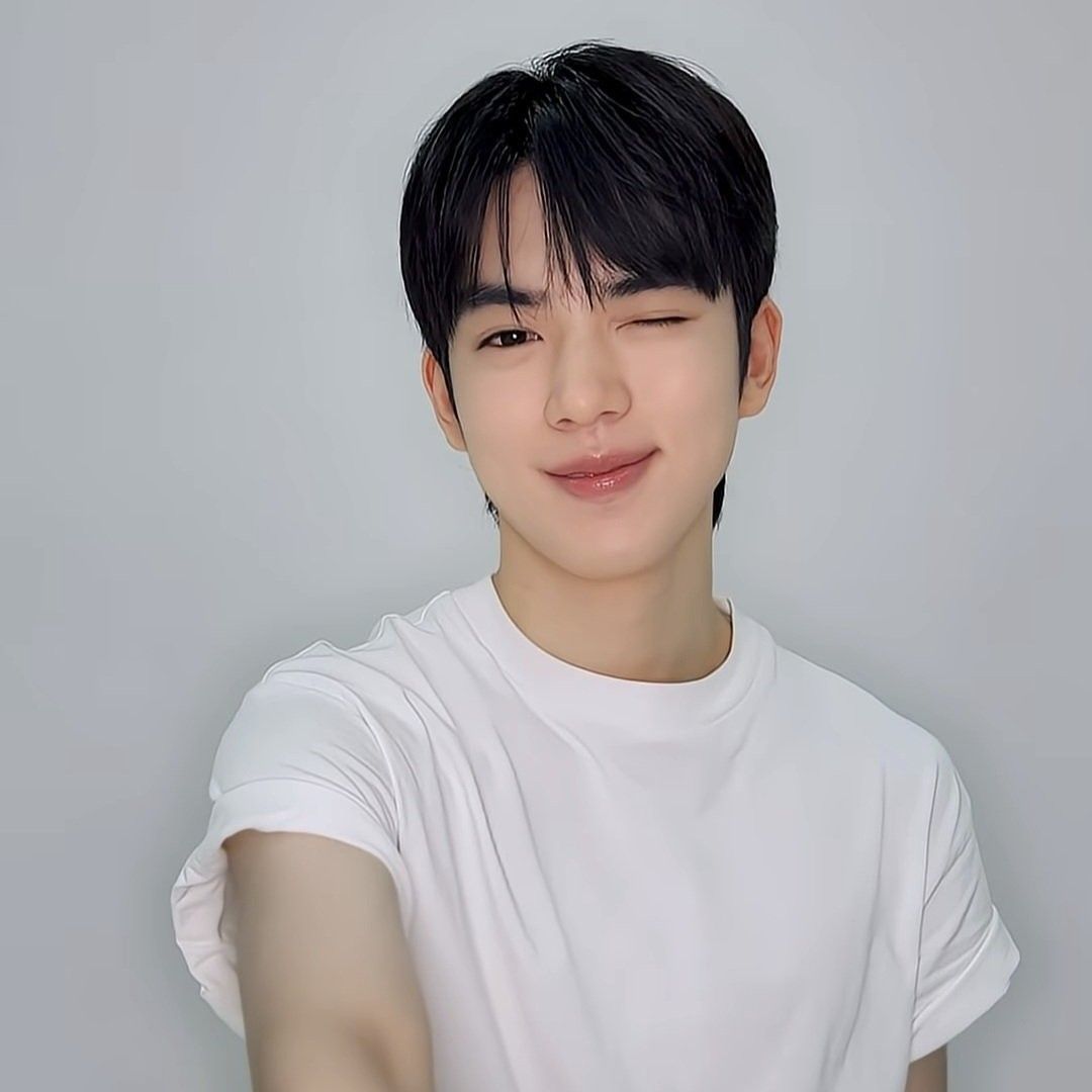 A moment captured by a fan of Cha Junhwan