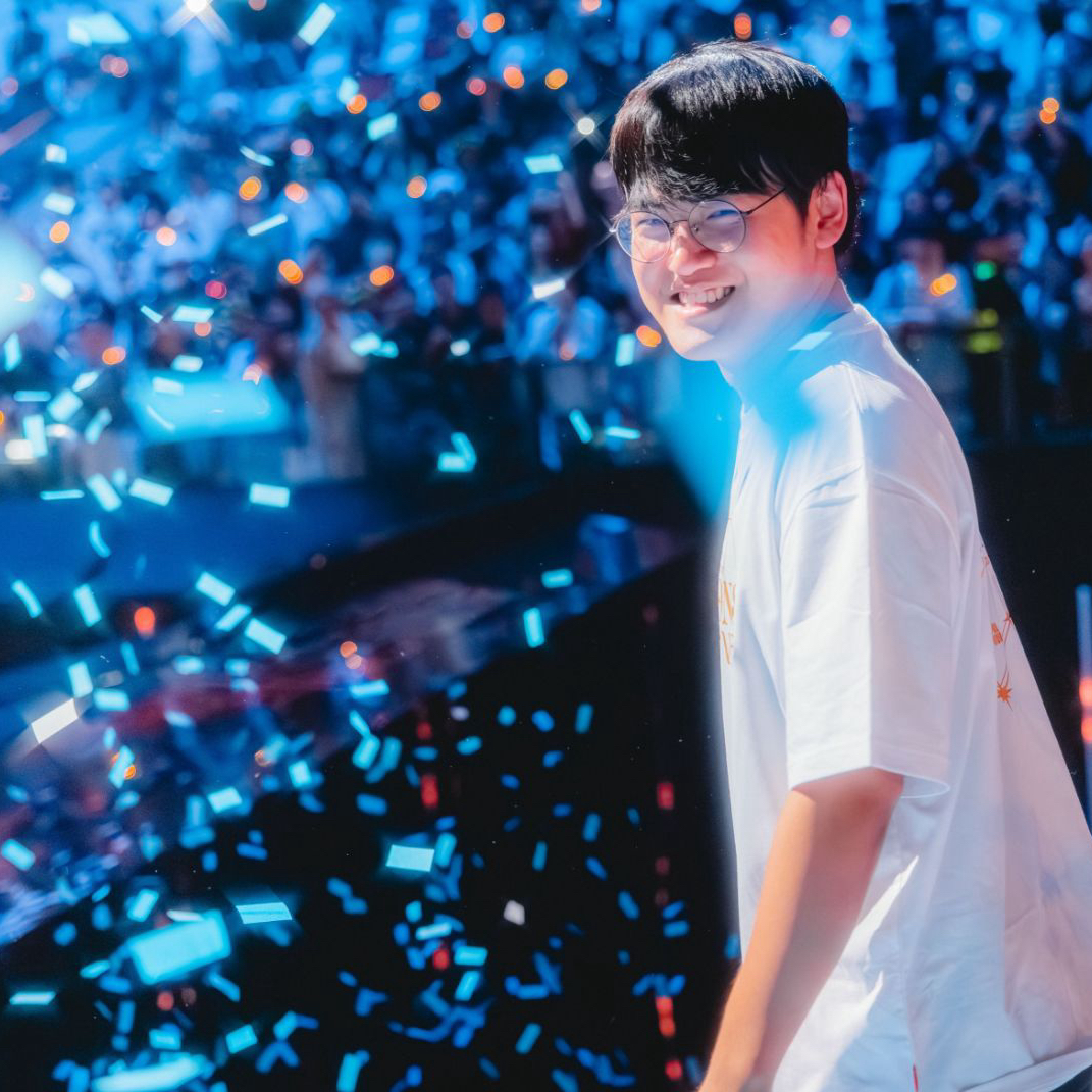 Latest photo of Gumayusi