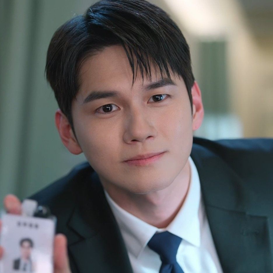 粉丝拍下的邕圣祐瞬间