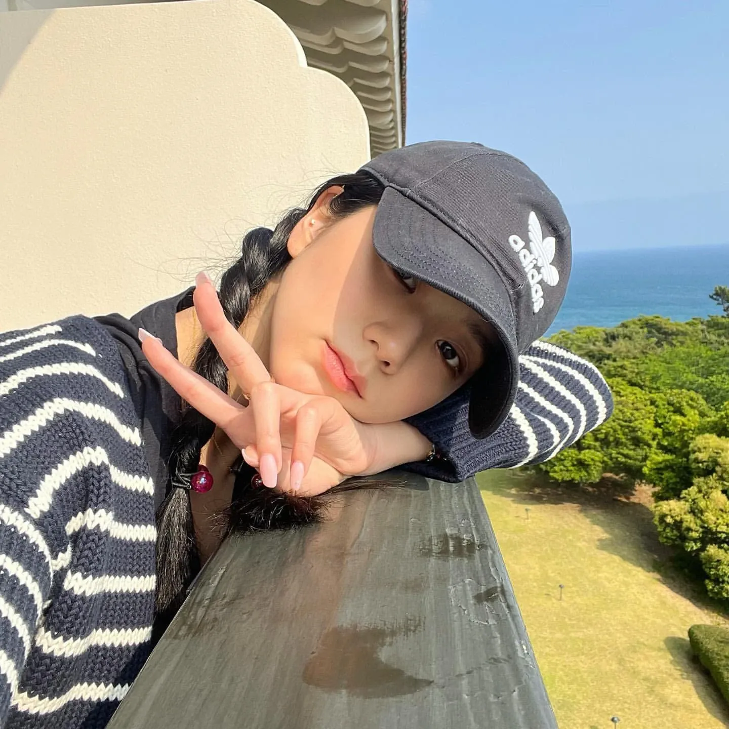 Behind-the-scenes cut of Jisoo (1995)