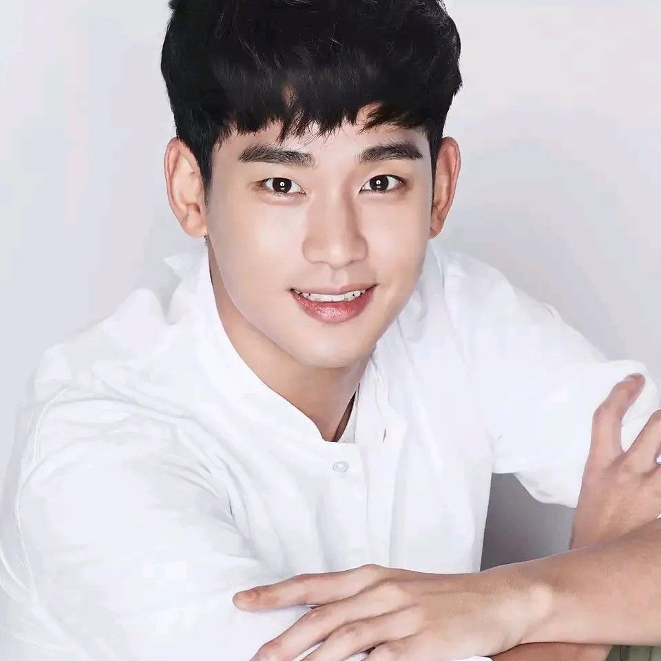 金秀贤的最新照片