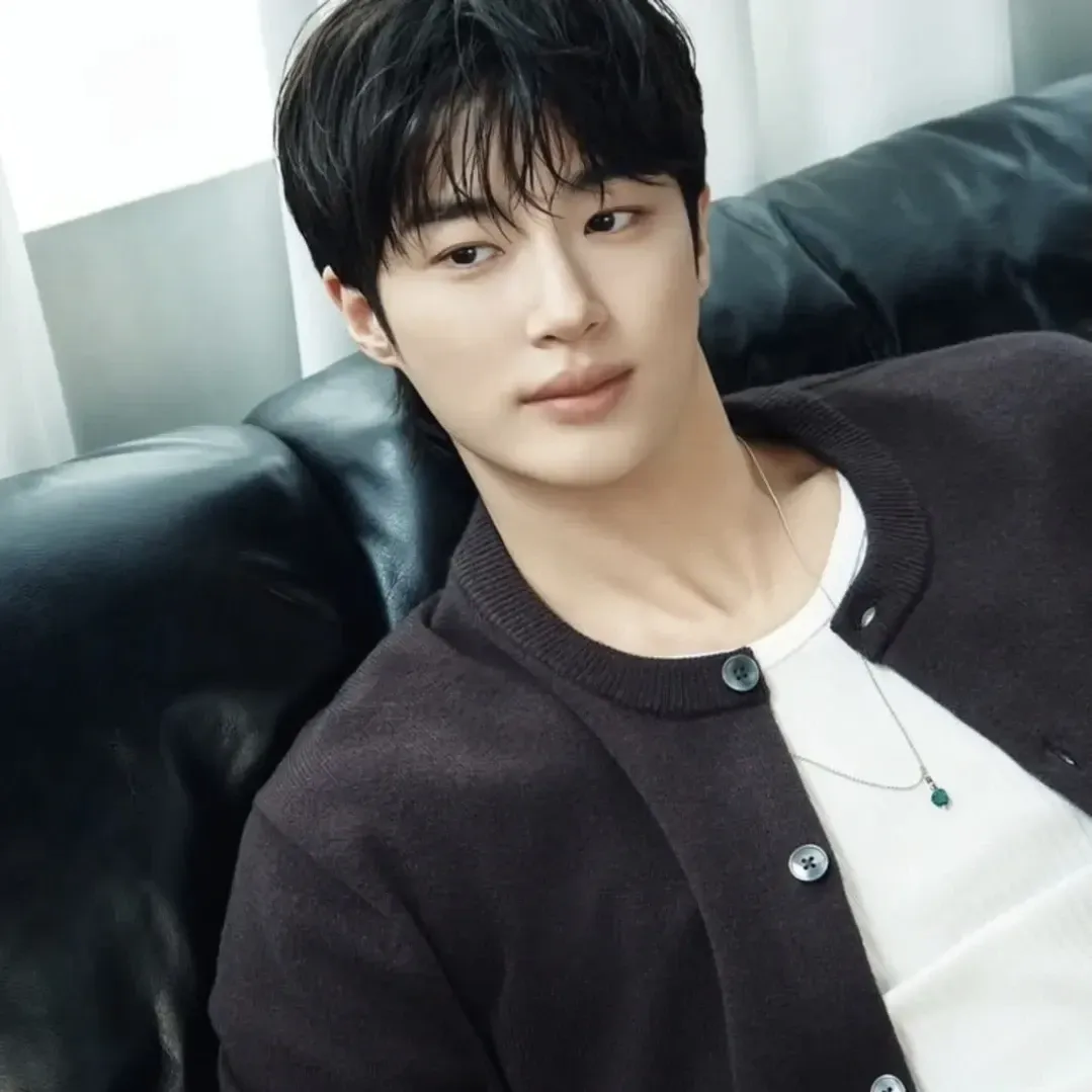 Latest photo of Byeon Wooseok