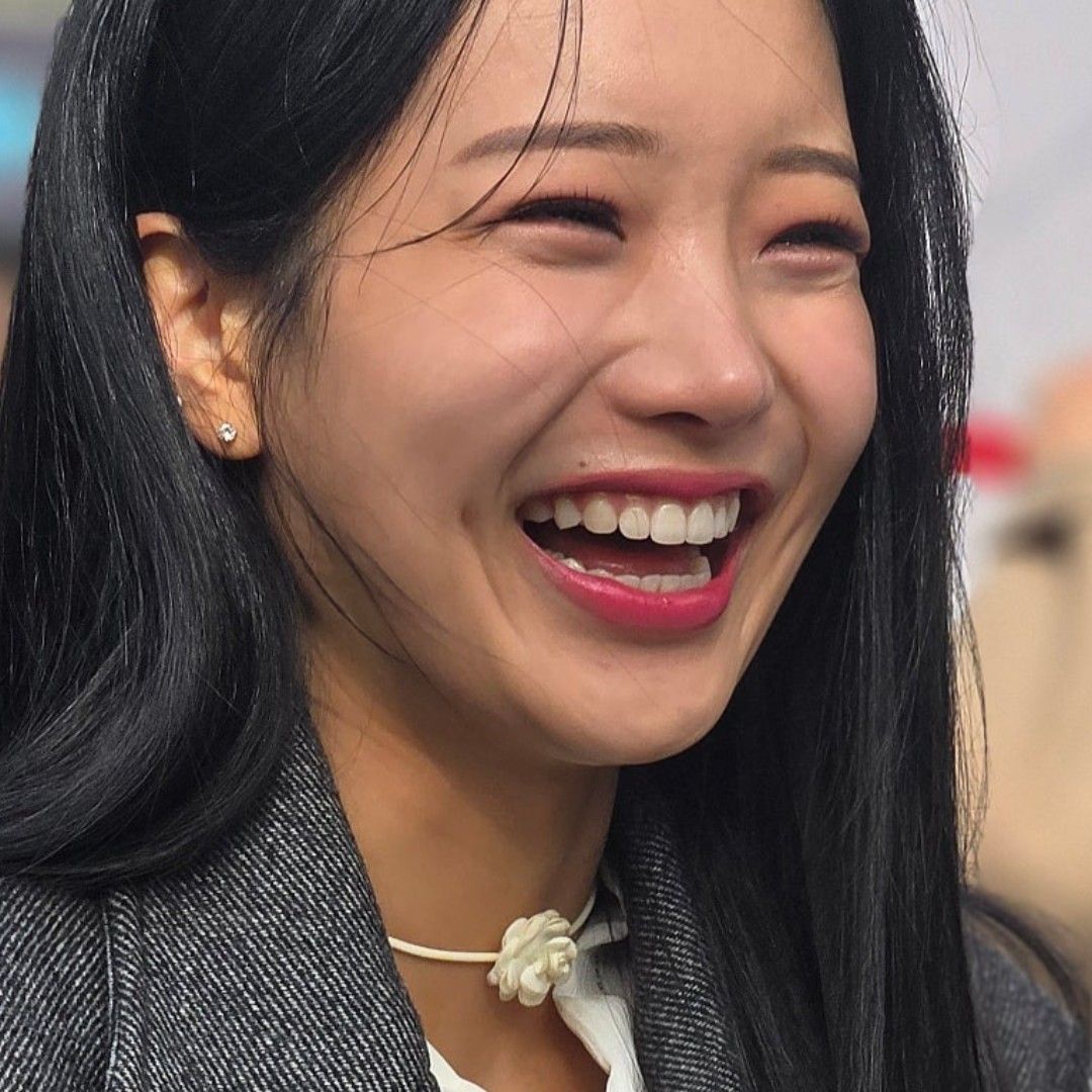 Behind-the-scenes cut of Kim Soyeon (2004)