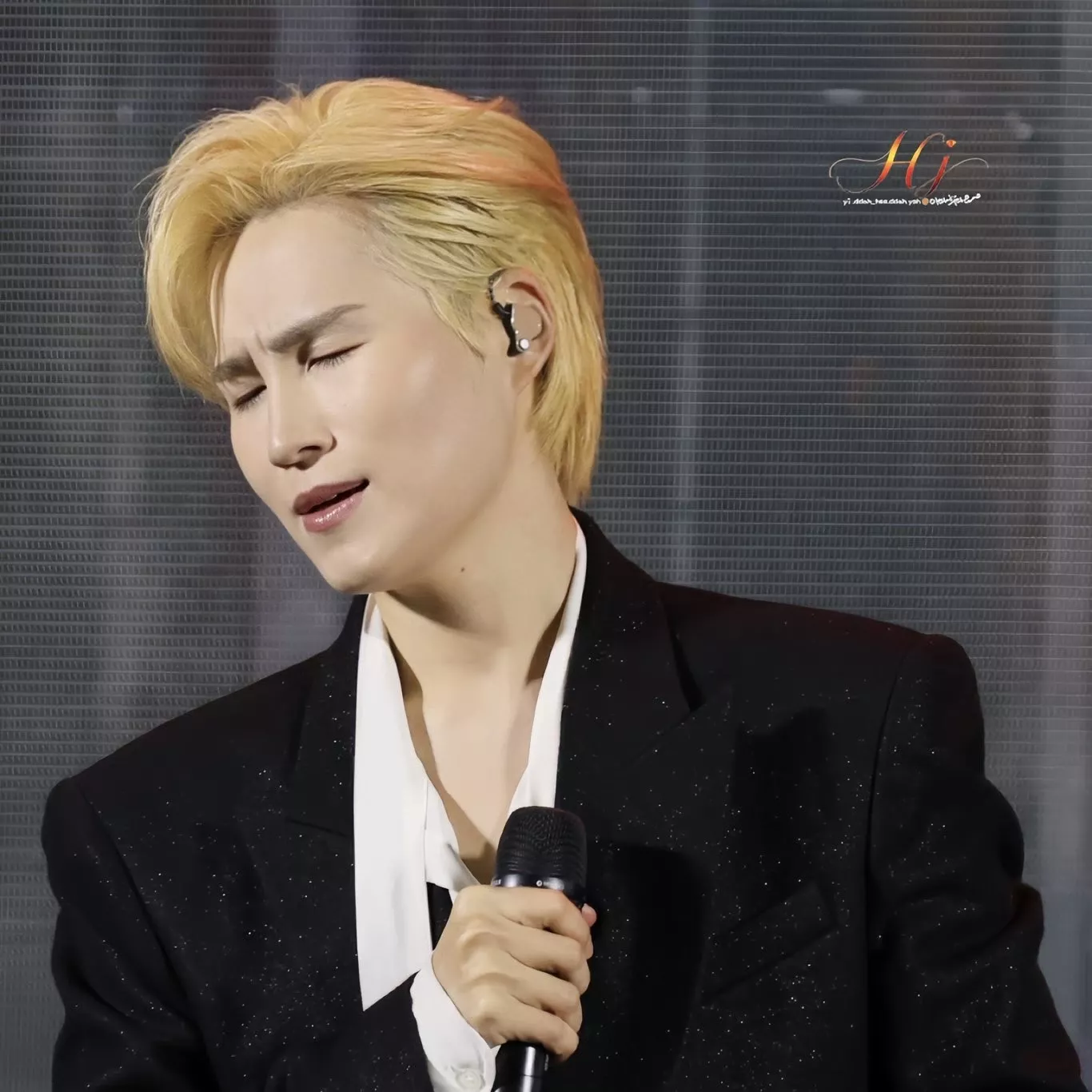 Behind-the-scenes cut of Kim Heejae