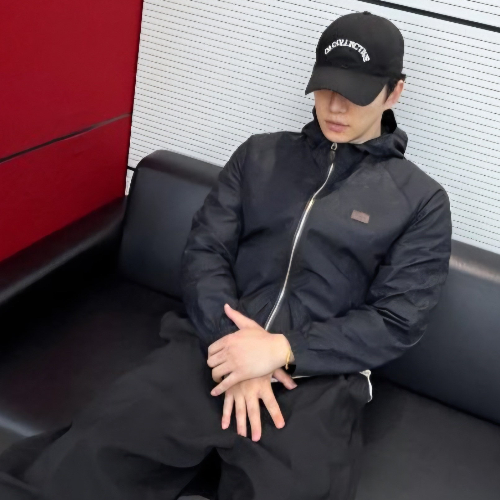 イ・ジュノのビハインドカット