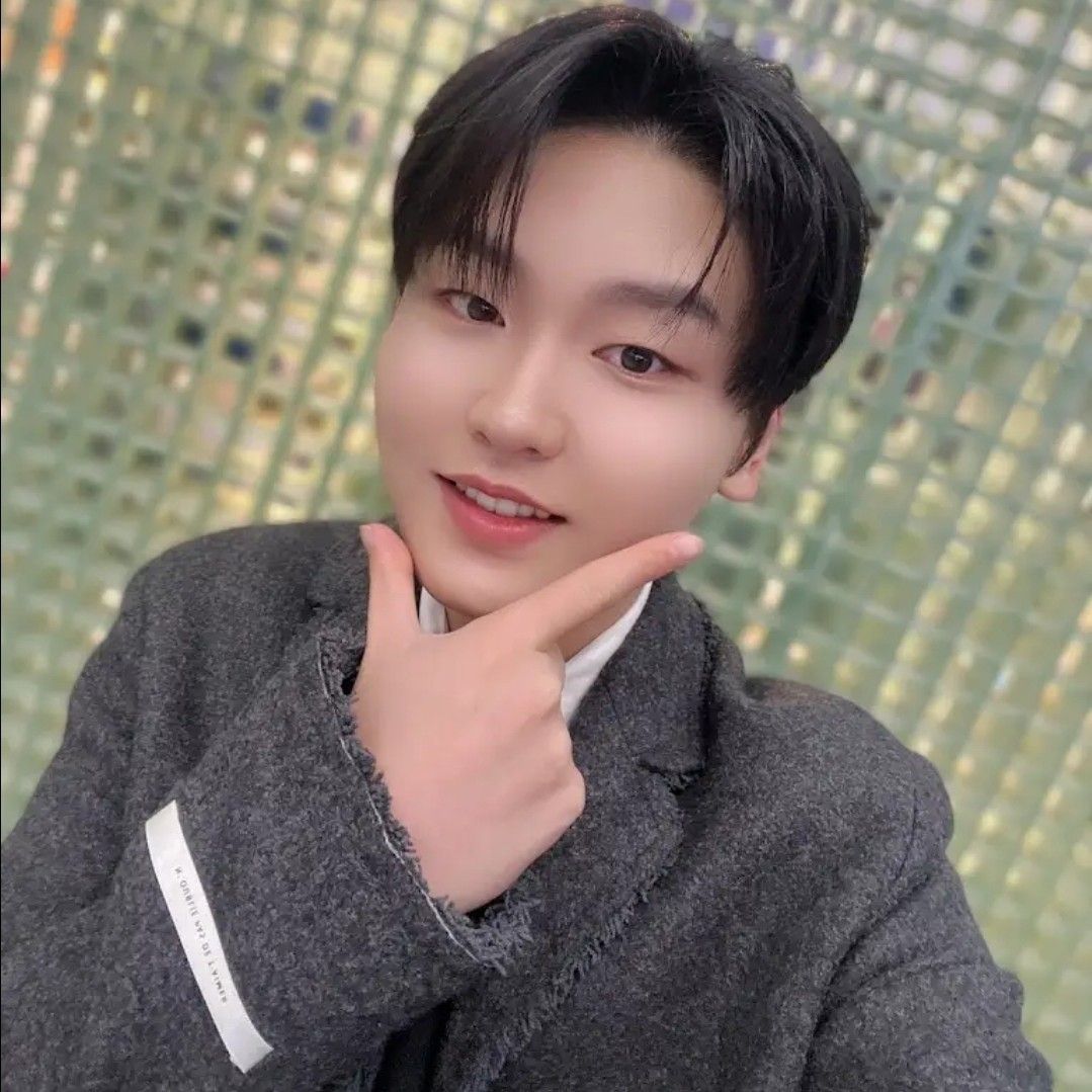 Behind-the-scenes cut of Park Sungon