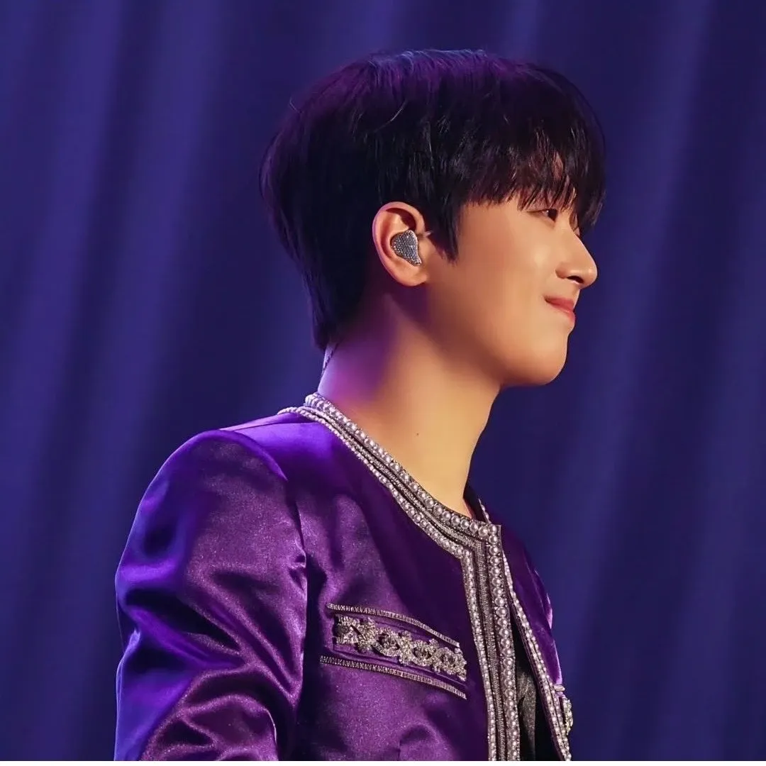 Behind-the-scenes cut of Lee Chanwon