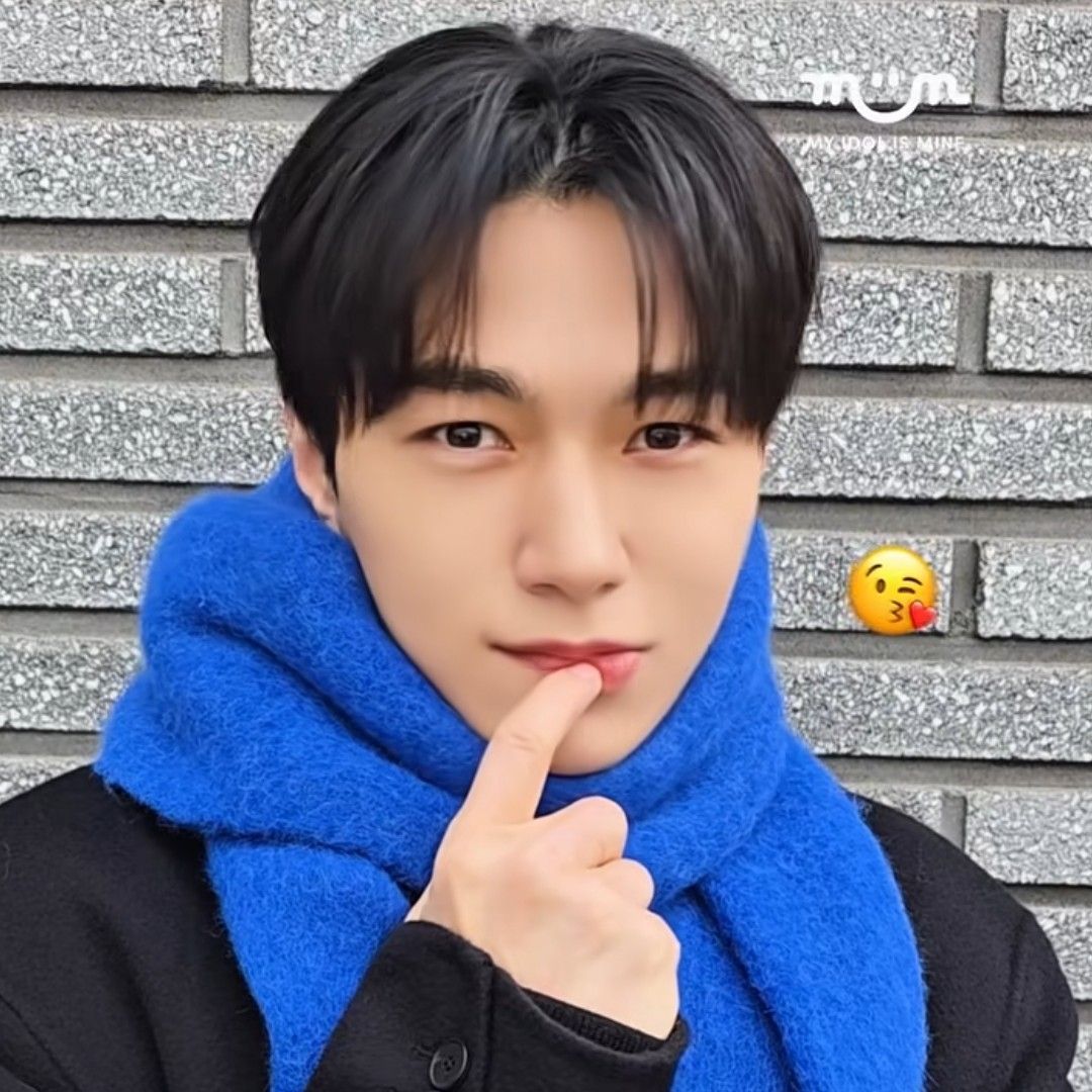 Latest photo of Kim Myungsoo (L)