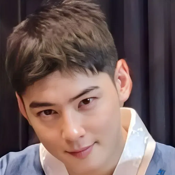Latest photo of Cha Eunwoo
