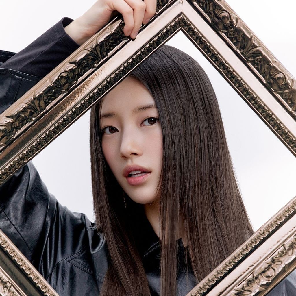 A moment captured by a fan of Bae Suzy