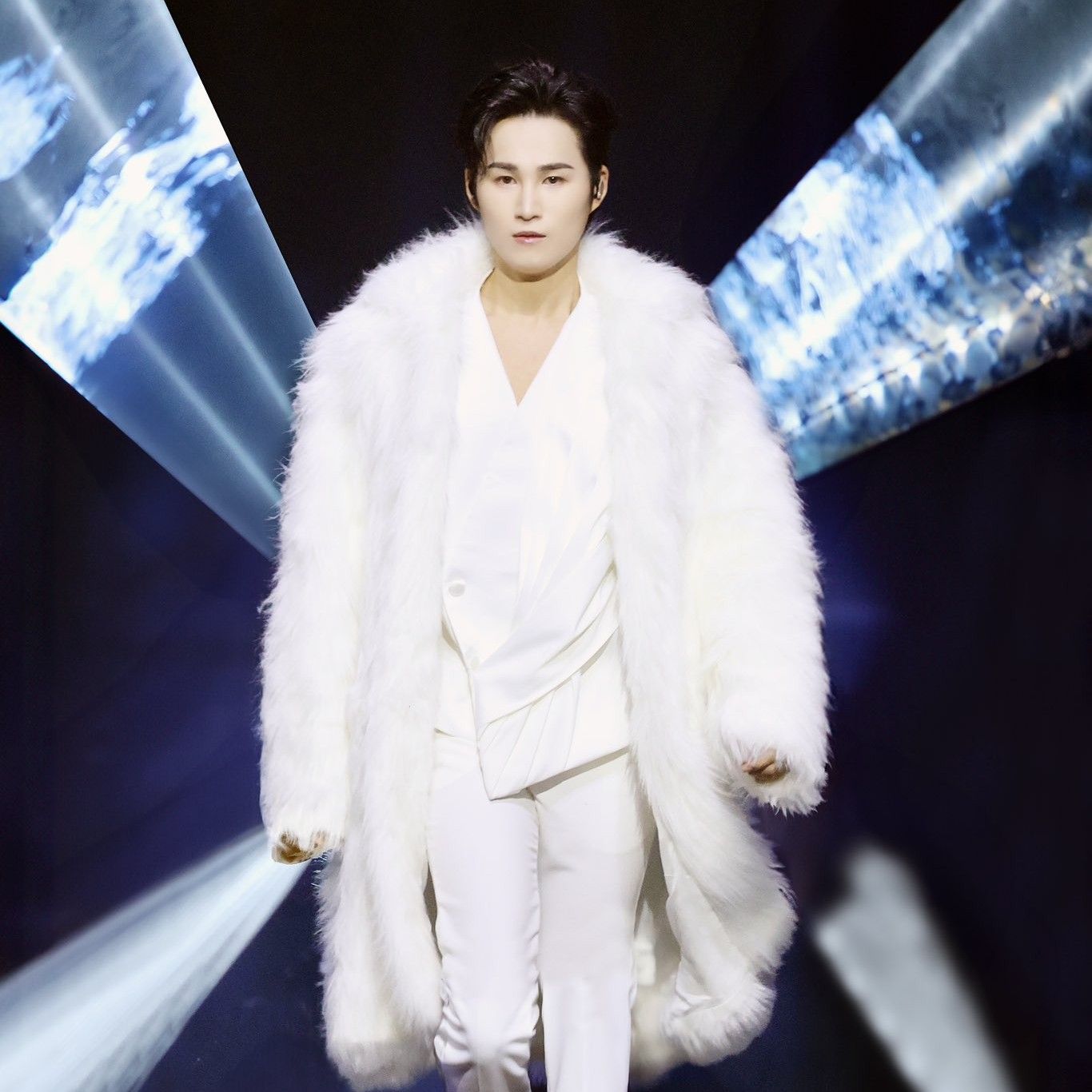 粉丝拍下的金熙栽瞬间