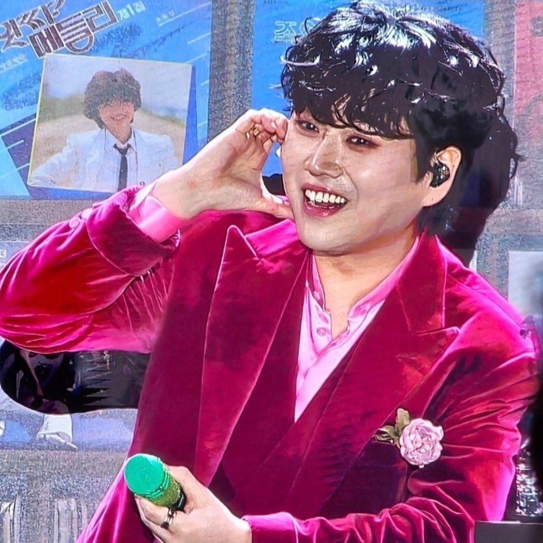 Behind-the-scenes cut of Hwang Youngwoong