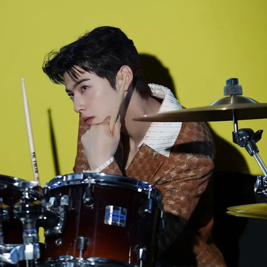 Behind-the-scenes cut of Cha Eunwoo