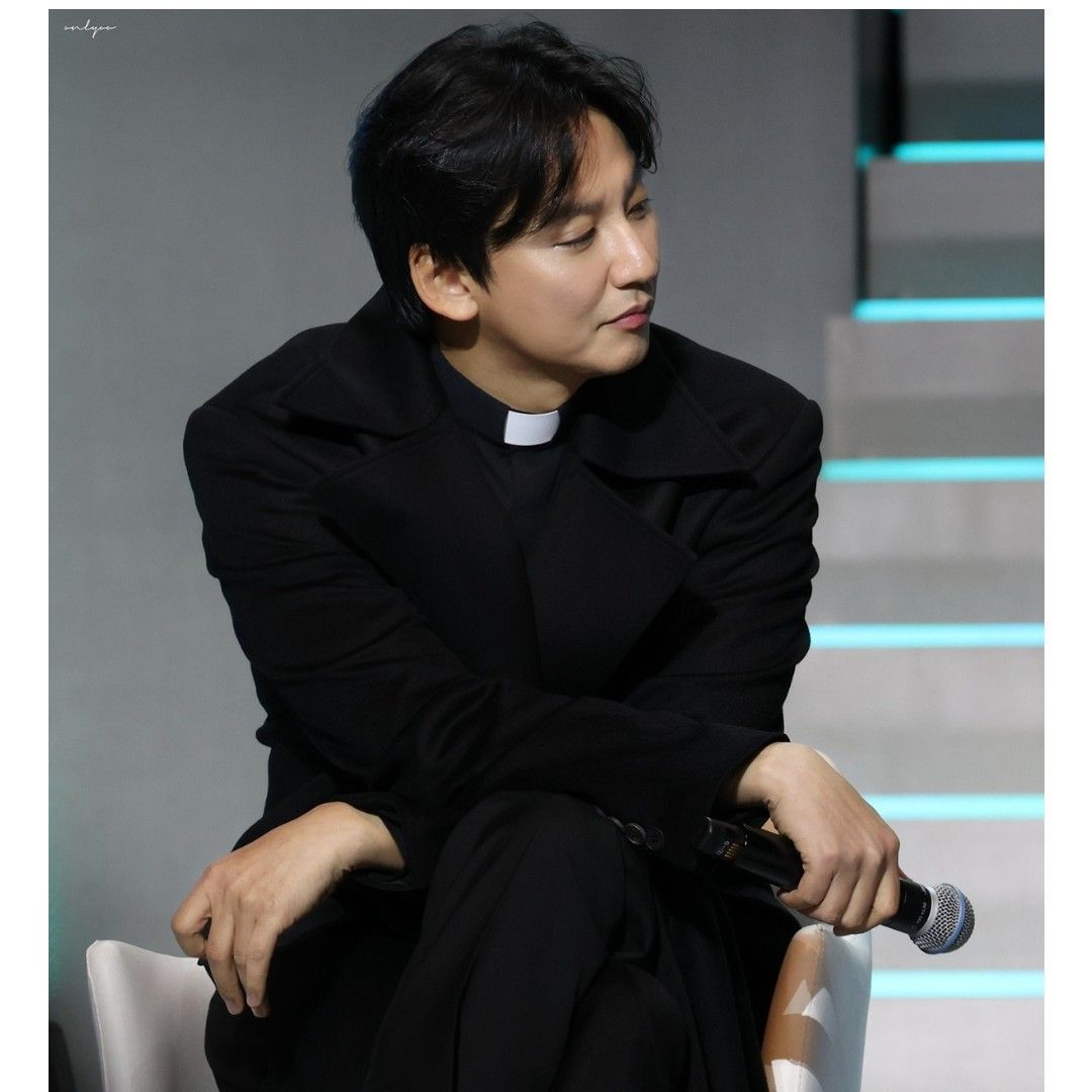 Behind-the-scenes cut of Kim Namgil