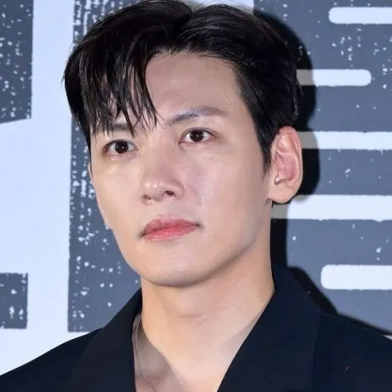 Behind-the-scenes cut of Ji Changwook