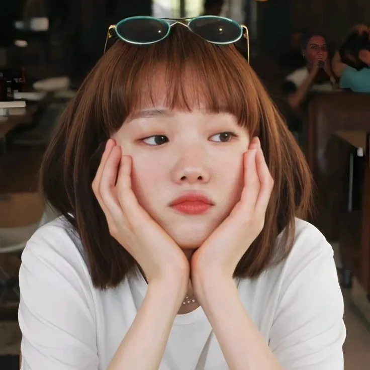 Behind-the-scenes cut of Lee Sungkyung