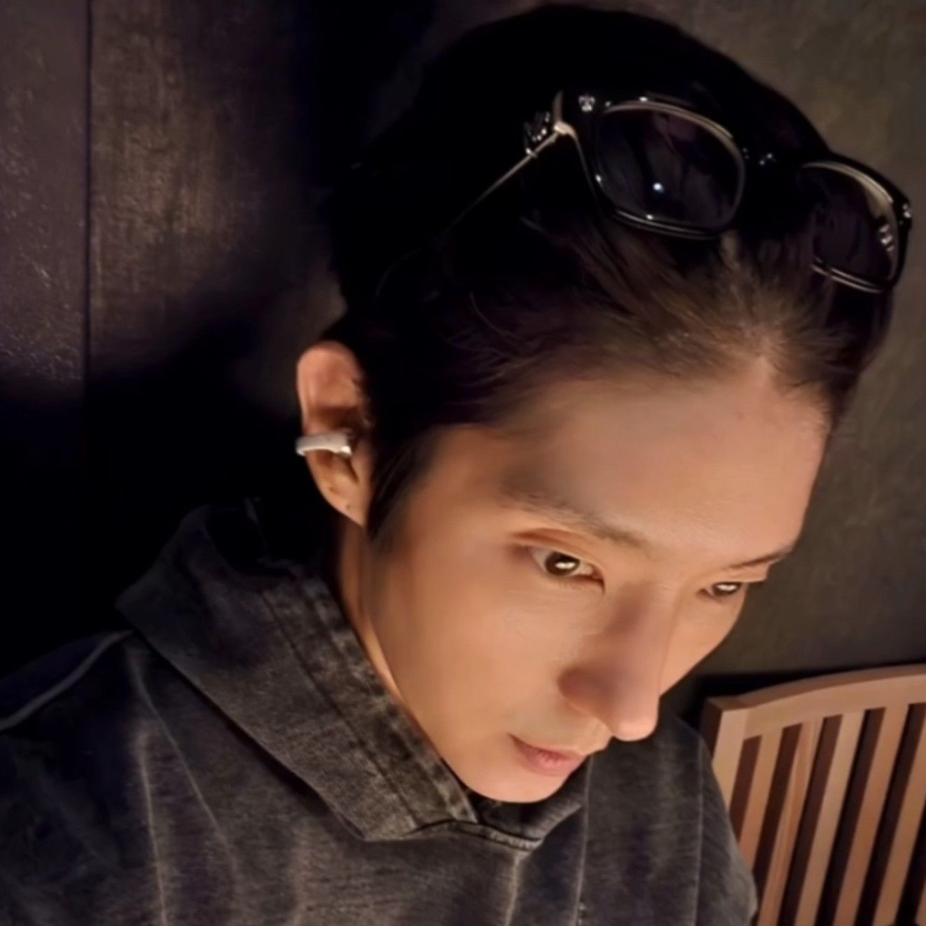 A moment captured by a fan of Lee Joongi