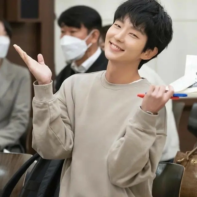 Foto terbaru dari Lee Joongi