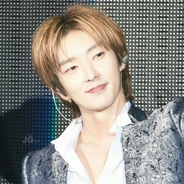 A moment captured by a fan of Lee Joongi