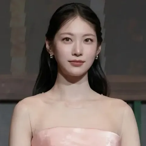Behind-the-scenes cut of Gong Seungyeon