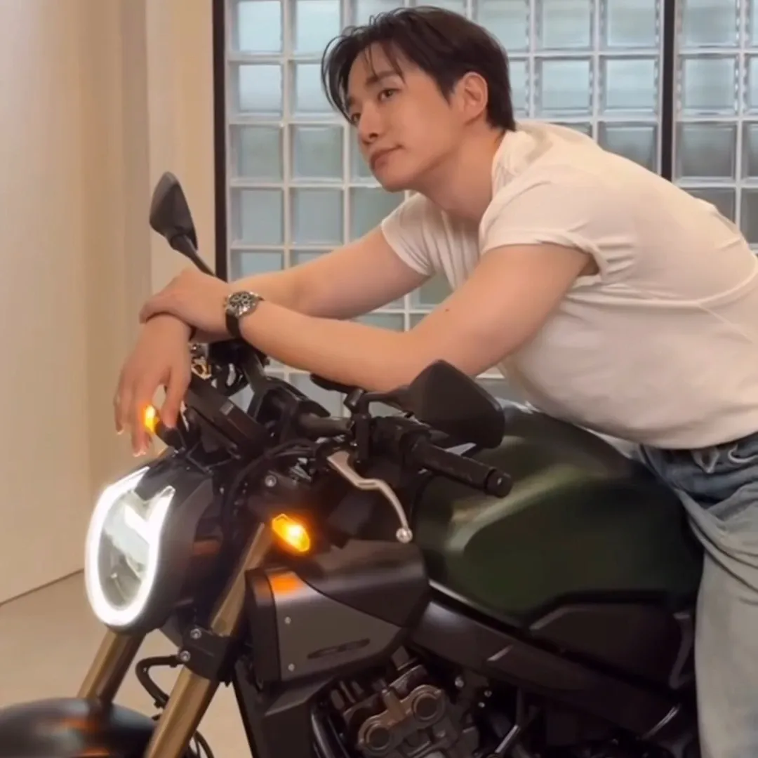 Cuplikan di balik layar dari Lee Junho