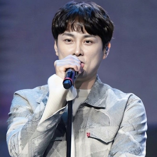 Today’s standout profile photo of Min Kyunghoon on Choeaedol Celeb