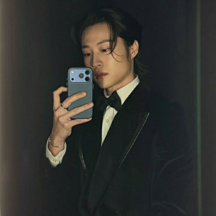 Recent activity shot of Lee Jongwon