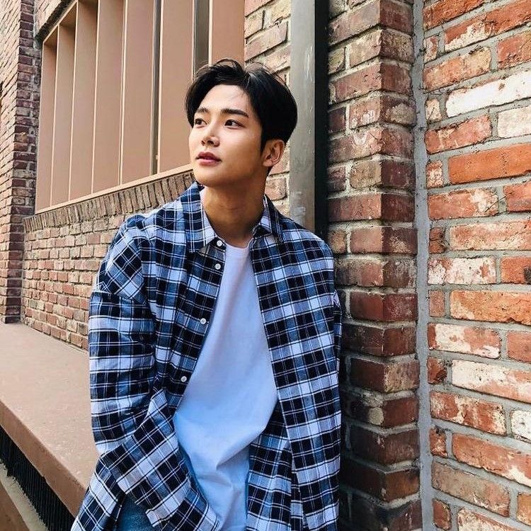 로운의 최신 사진