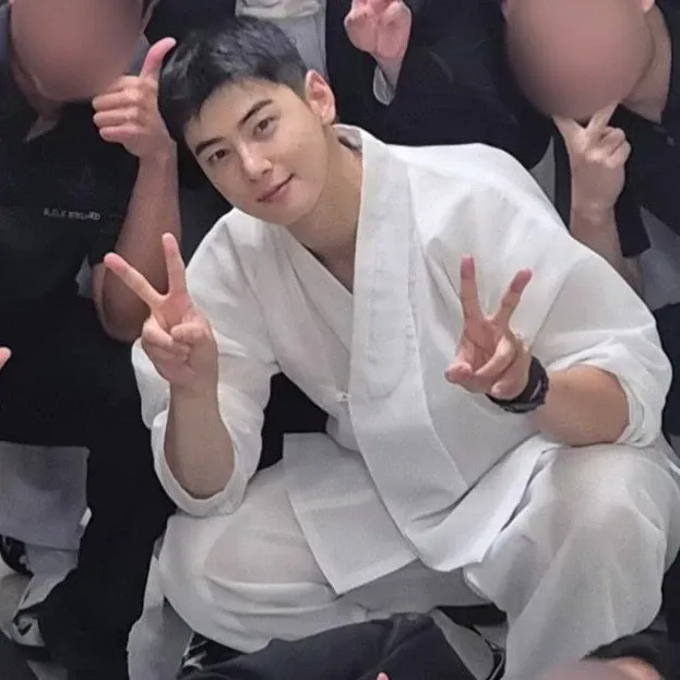 Latest photo of Cha Eunwoo