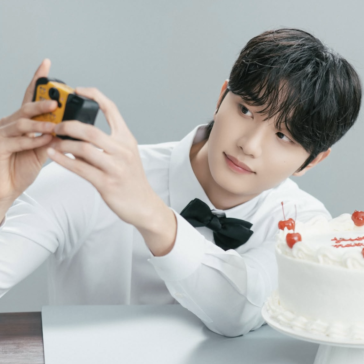 Behind-the-scenes cut of Kim Jaewon