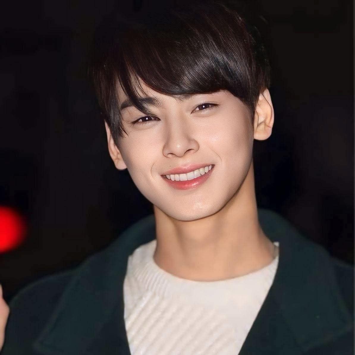 Recent activity shot of Cha Eunwoo