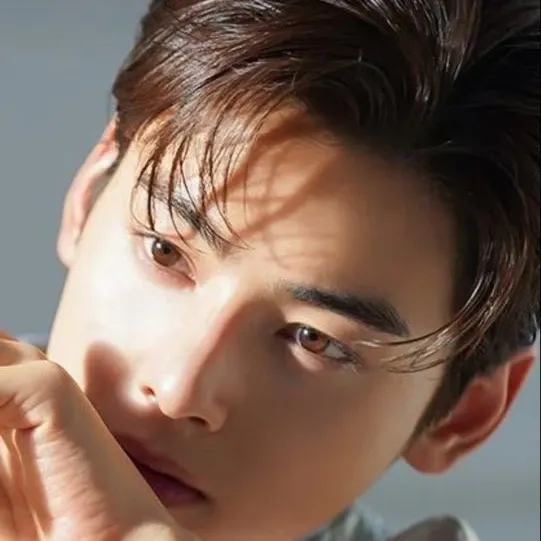 A moment captured by a fan of Cha Eunwoo