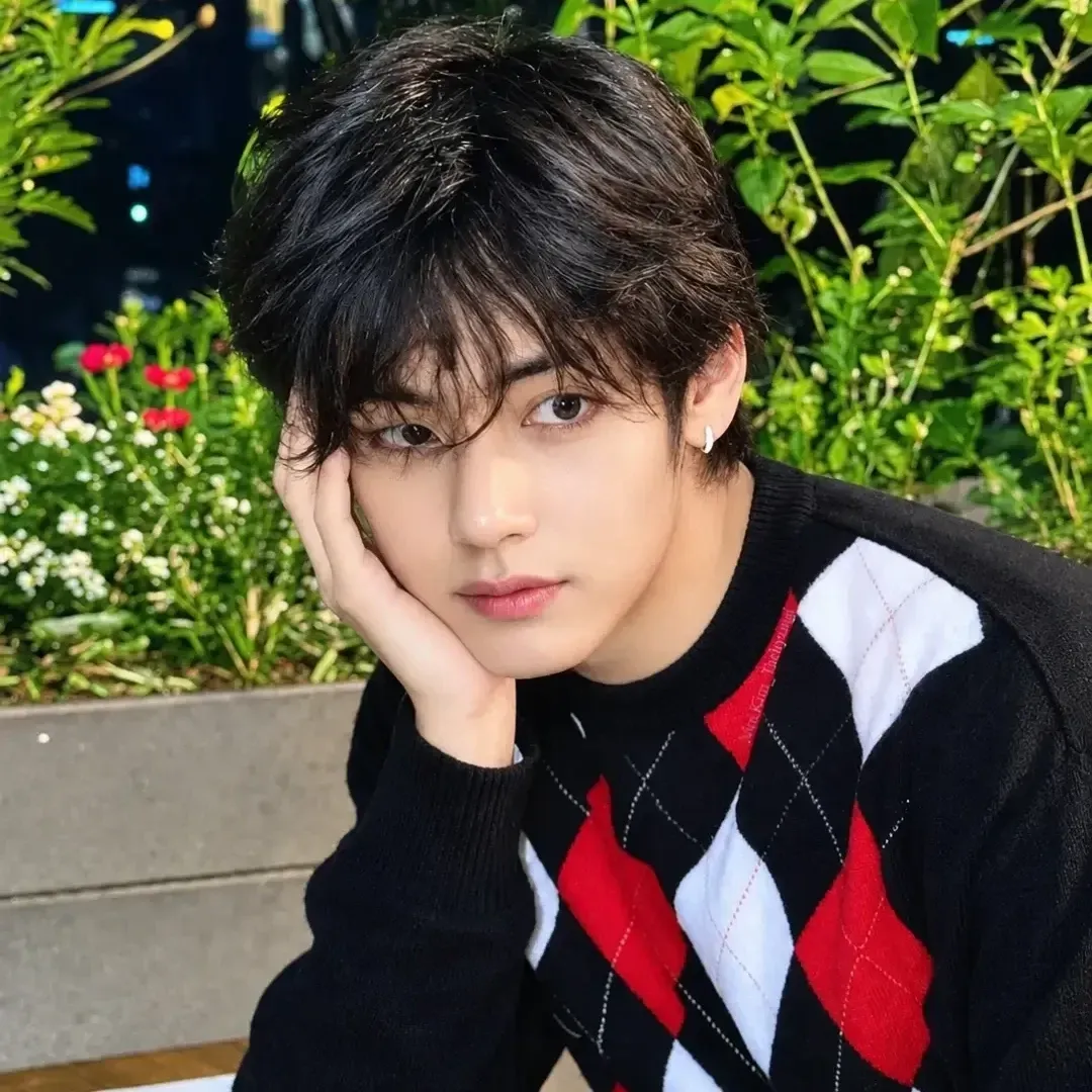 Recent activity shot of Kim Taehyung (V)