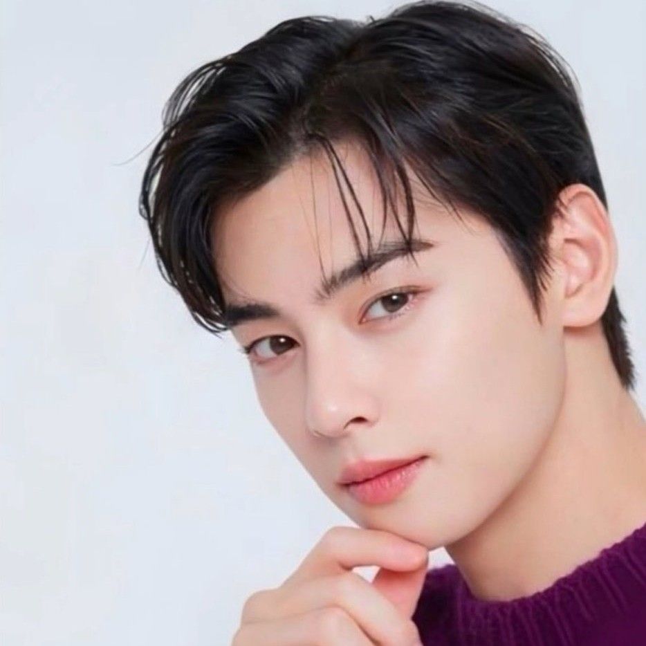 Recent activity shot of Cha Eunwoo