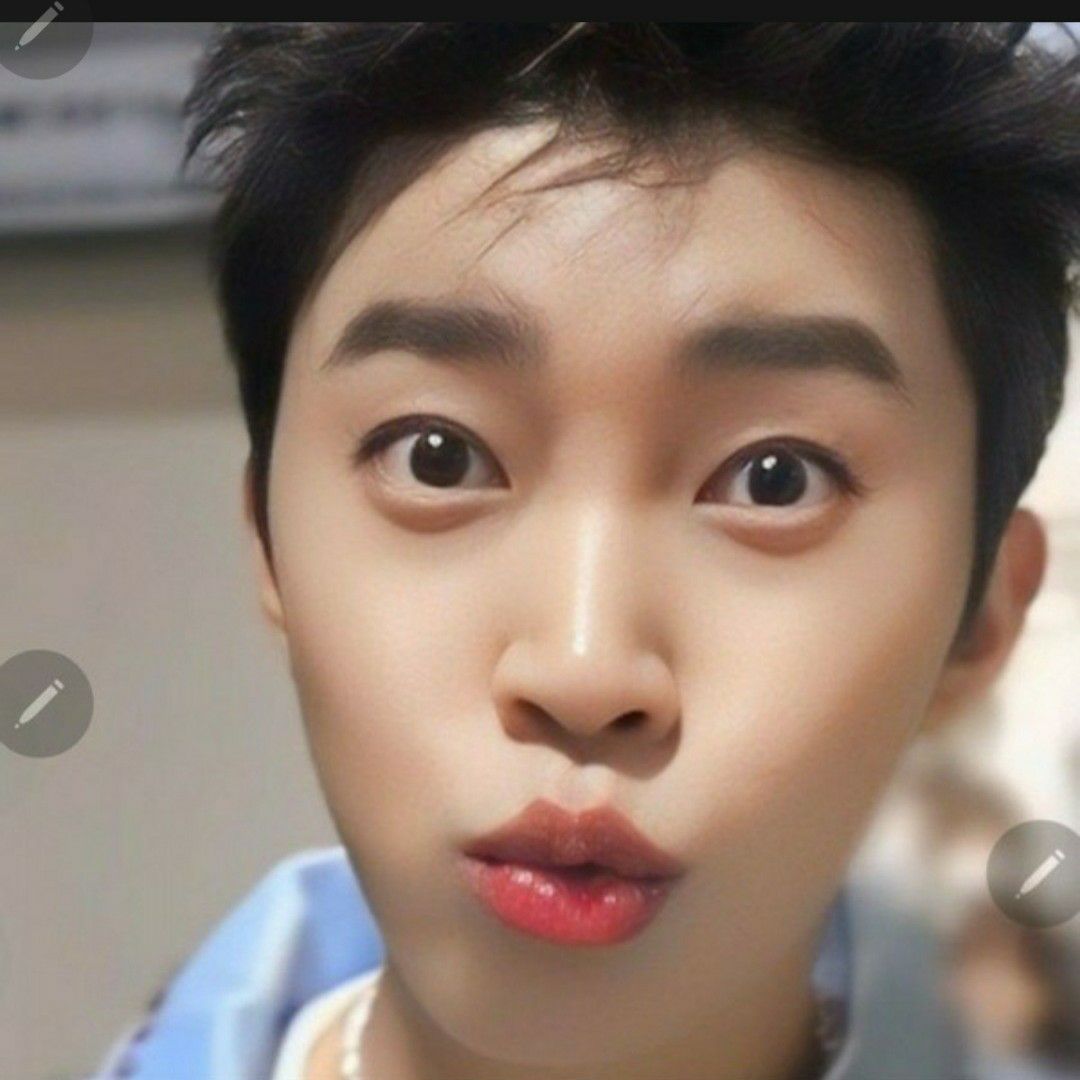 Behind-the-scenes cut of Lim Youngwoong