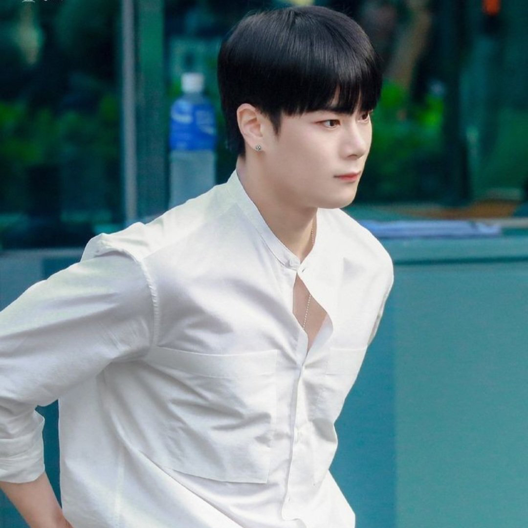 Behind-the-scenes cut of Cha Eunwoo