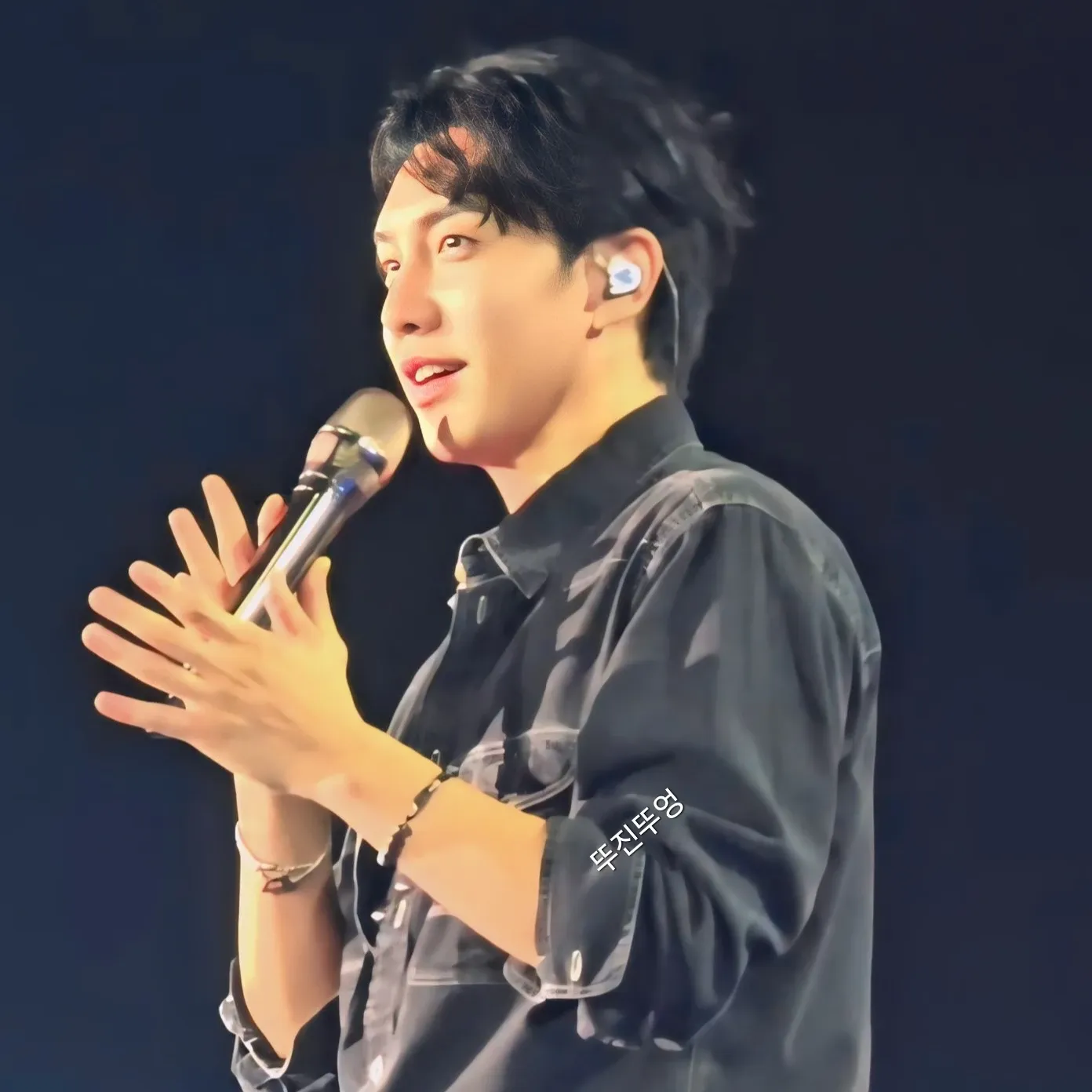 Behind-the-scenes cut of Lee Seunggi