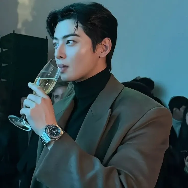 Behind-the-scenes cut of Cha Eunwoo
