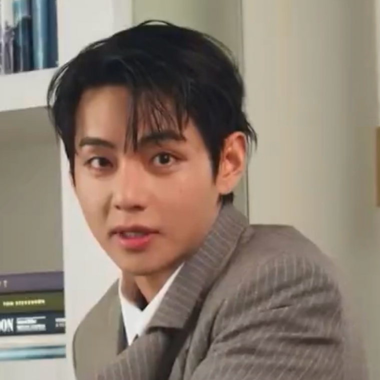 Latest photo of Kim Taehyung (V)
