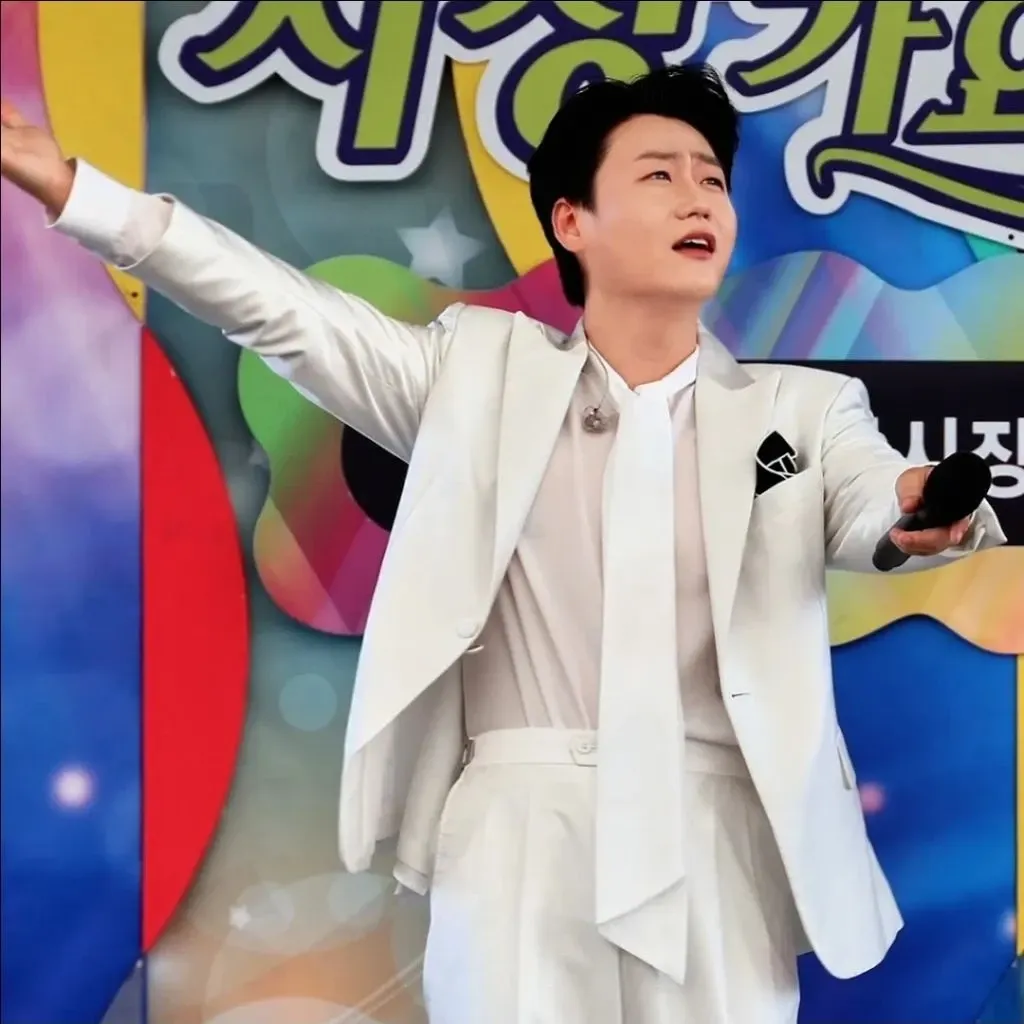 A moment captured by a fan of Min Soohyun