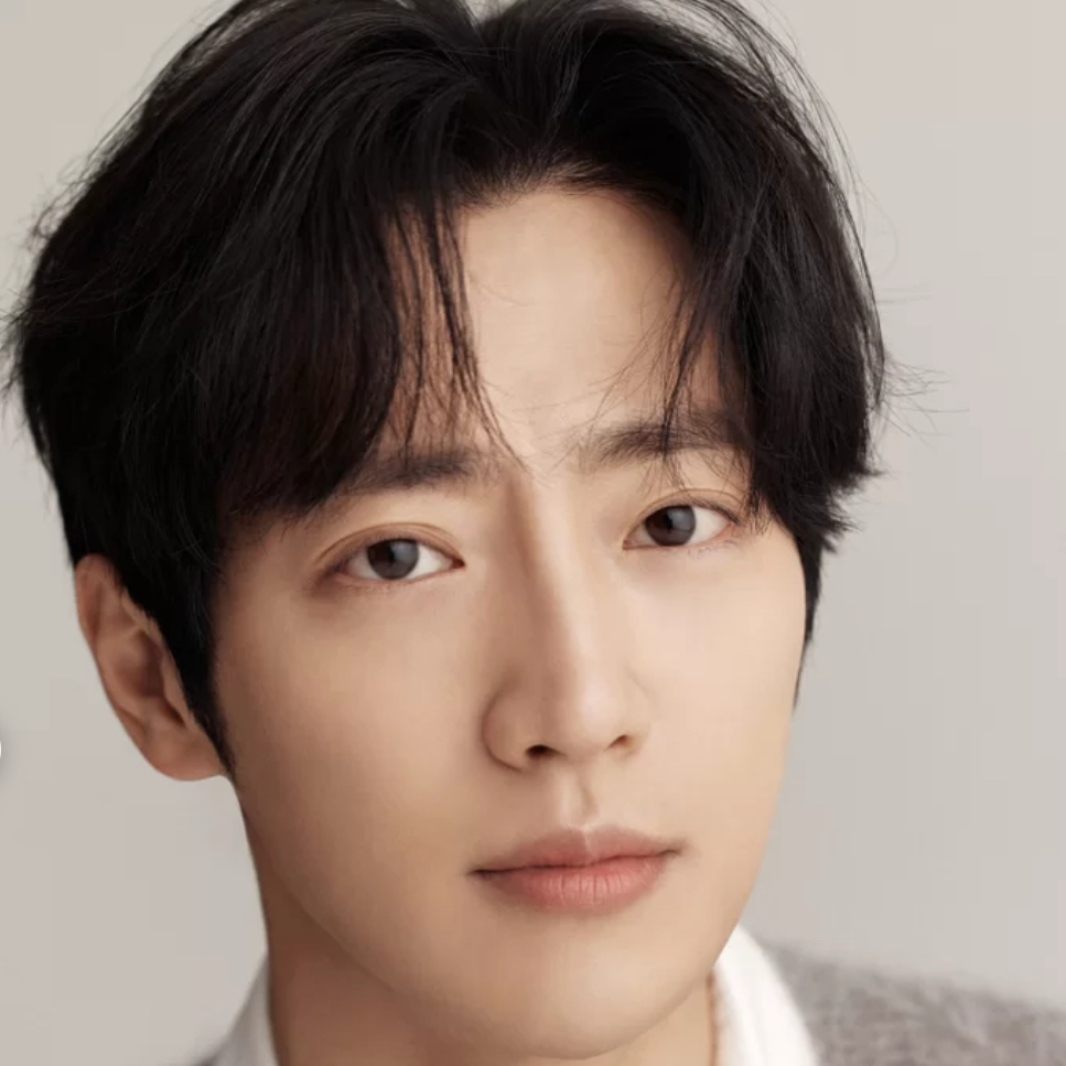 Behind-the-scenes cut of Lee Sangyeob